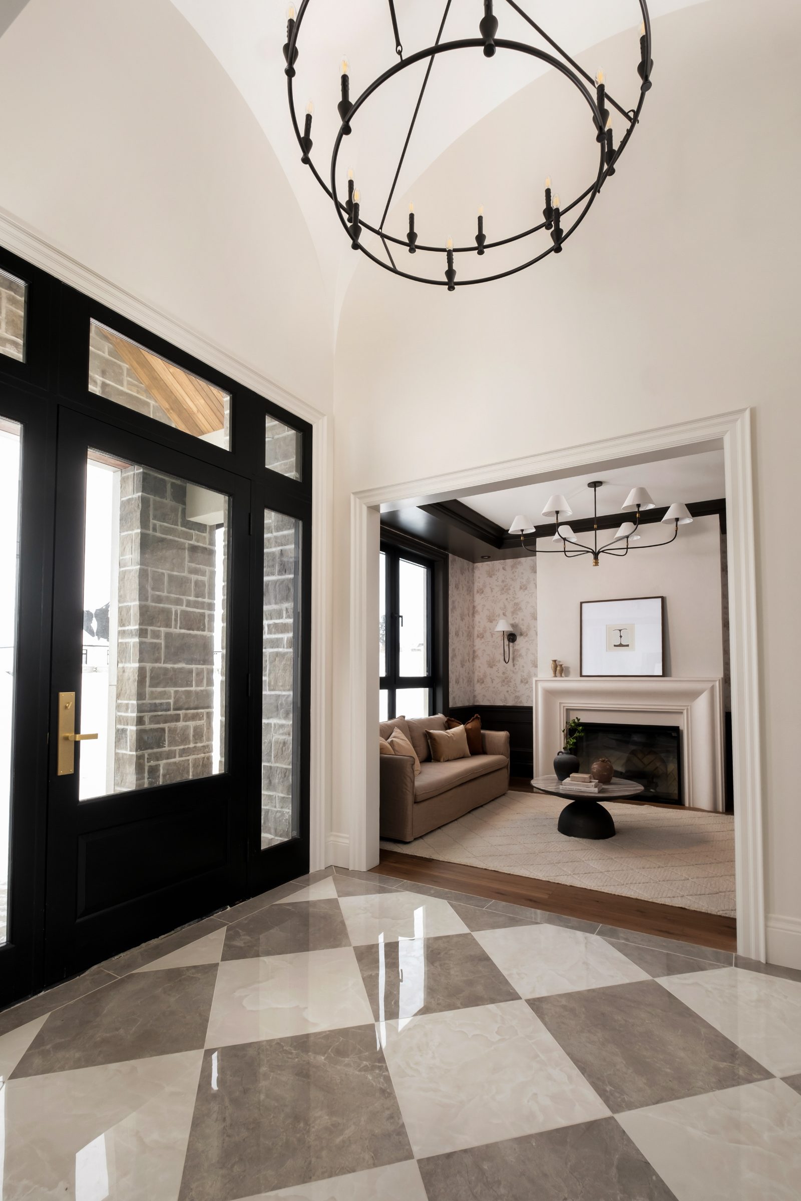 Powder room in brass and stone